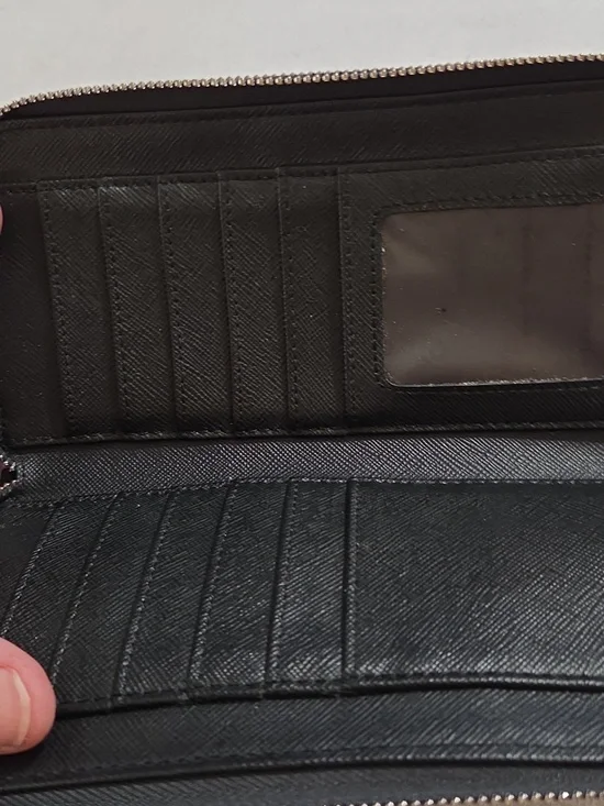 DKNY LEATHER WALLET - Picture 6 of 6